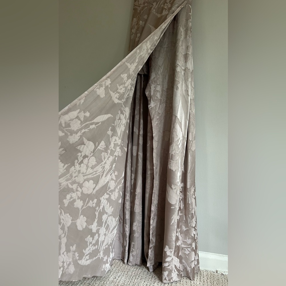 NWT AZAZIE Gabrielle Taupe Satin Jacquard Maxi Dress Formal Bridesmaid Prom Sz 8 - Picture 5 of 12